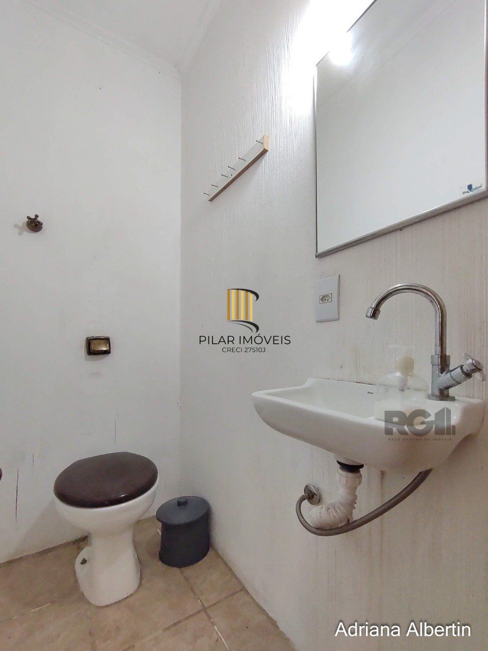 Casa 3 dormitórios no bairro Guarujá