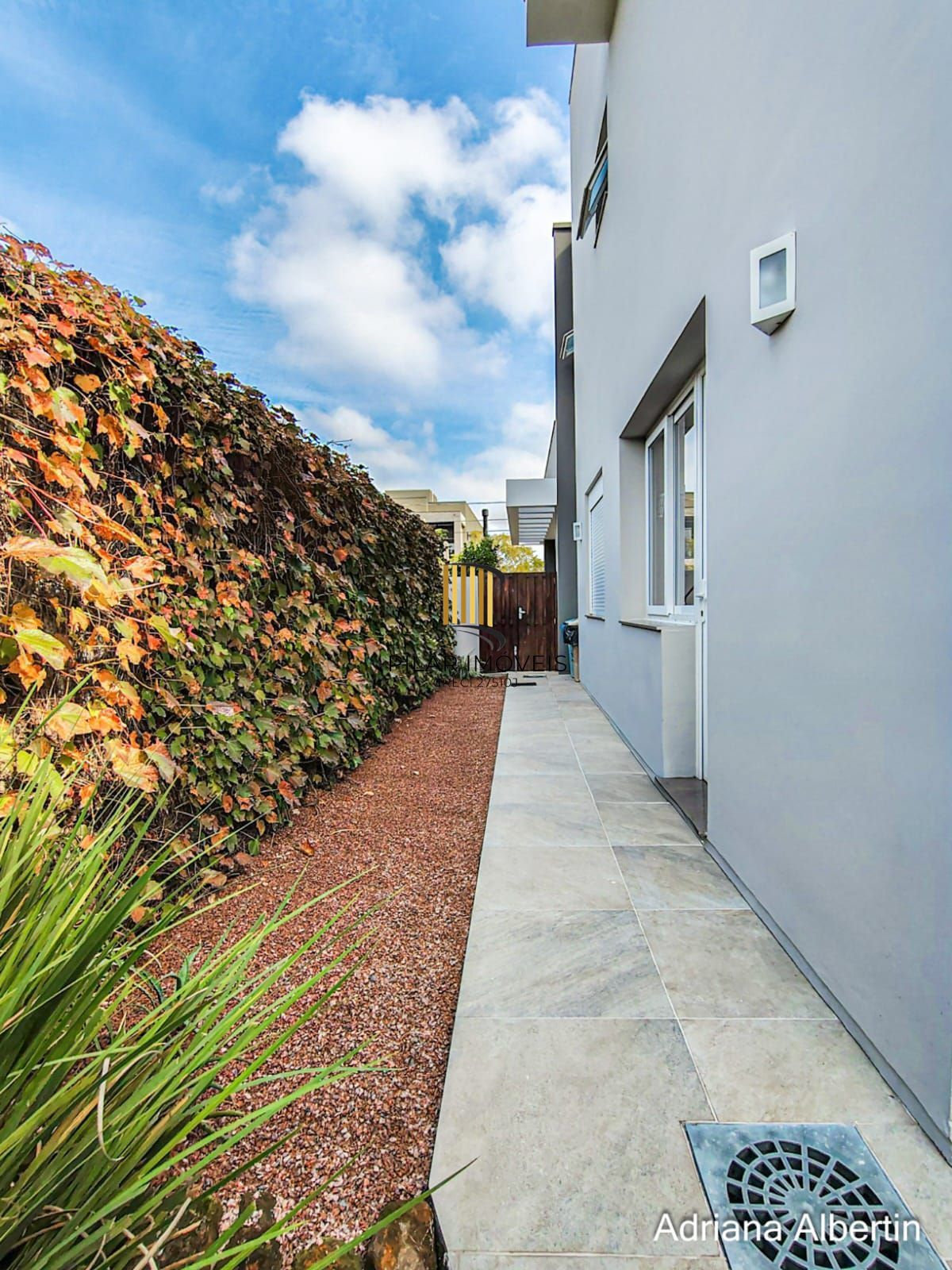 ALPHAVILLE PORTO ALEGRE | CASA COM FUNDOS PARA APP E ÁREA EXTERNA COMPLETA