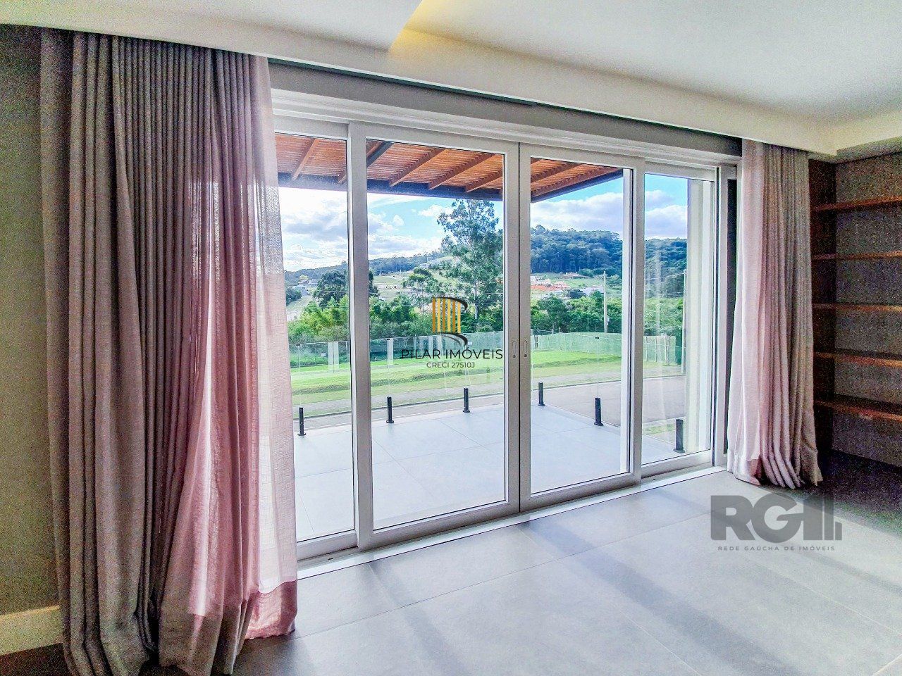 Casa Condominio para Venda - 293.86m², 3 dormitórios, sendo 3 suites, 2 vagas - Alphaville