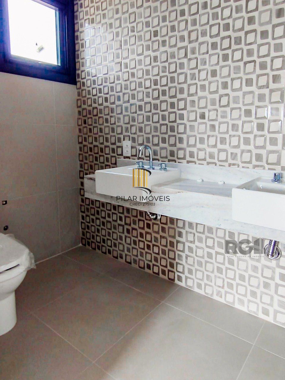 Casa Condominio para Venda - 280m², 3 dormitórios, sendo 3 suites, 2 vagas - Alphaville