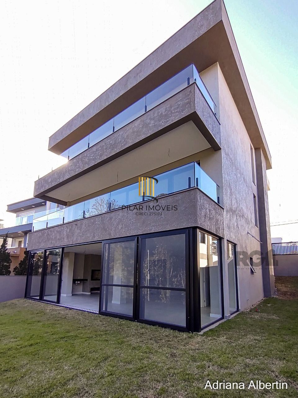Casa Condominio para Venda - 349m², 3 dormitórios, sendo 3 suites, 2 vagas - Alphaville