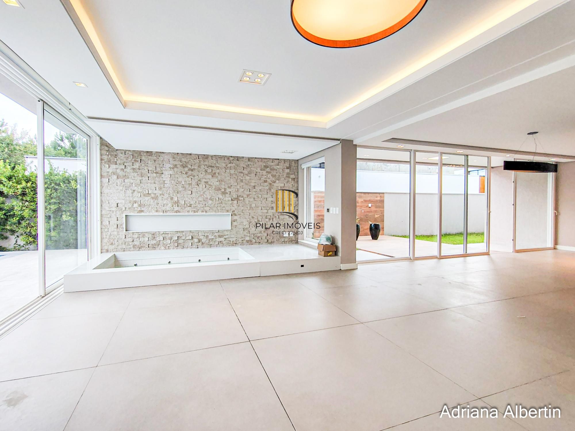 Casa com 400m² e 4 suítes