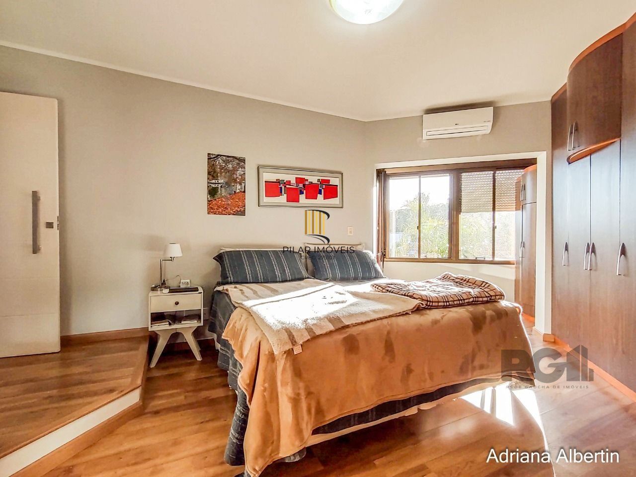 Casa 5 dormitórios no bairro Ipanema