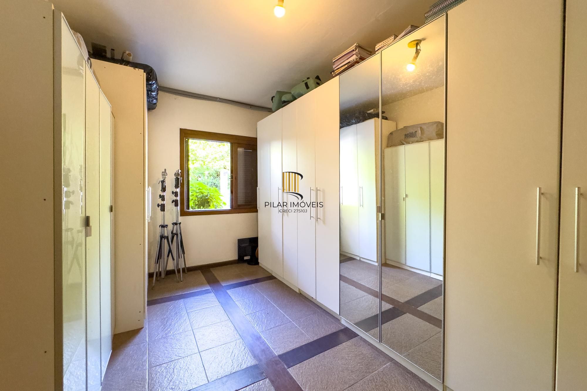 Casa no Parque Knorr com 3 dormitórios e piscina aquecida