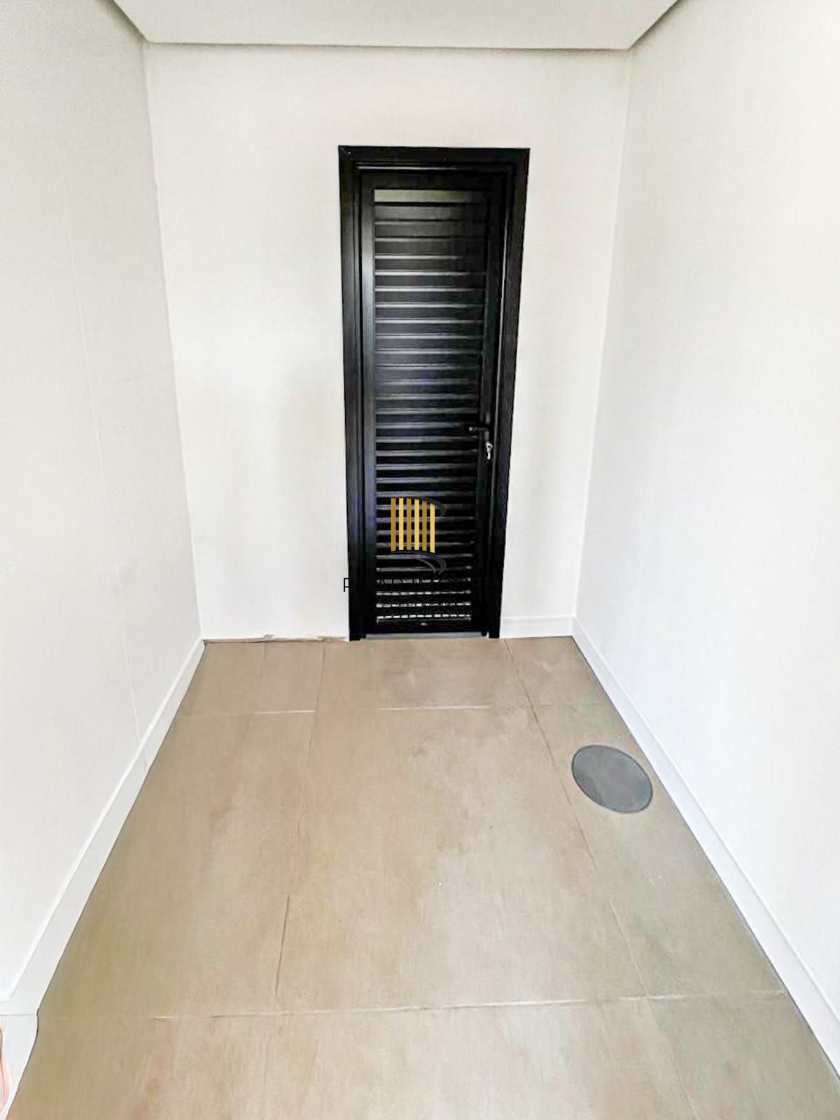 Casa térrea com 100m² privativo, em condomínio fechado na Estrada Jorge Pereira Nunes