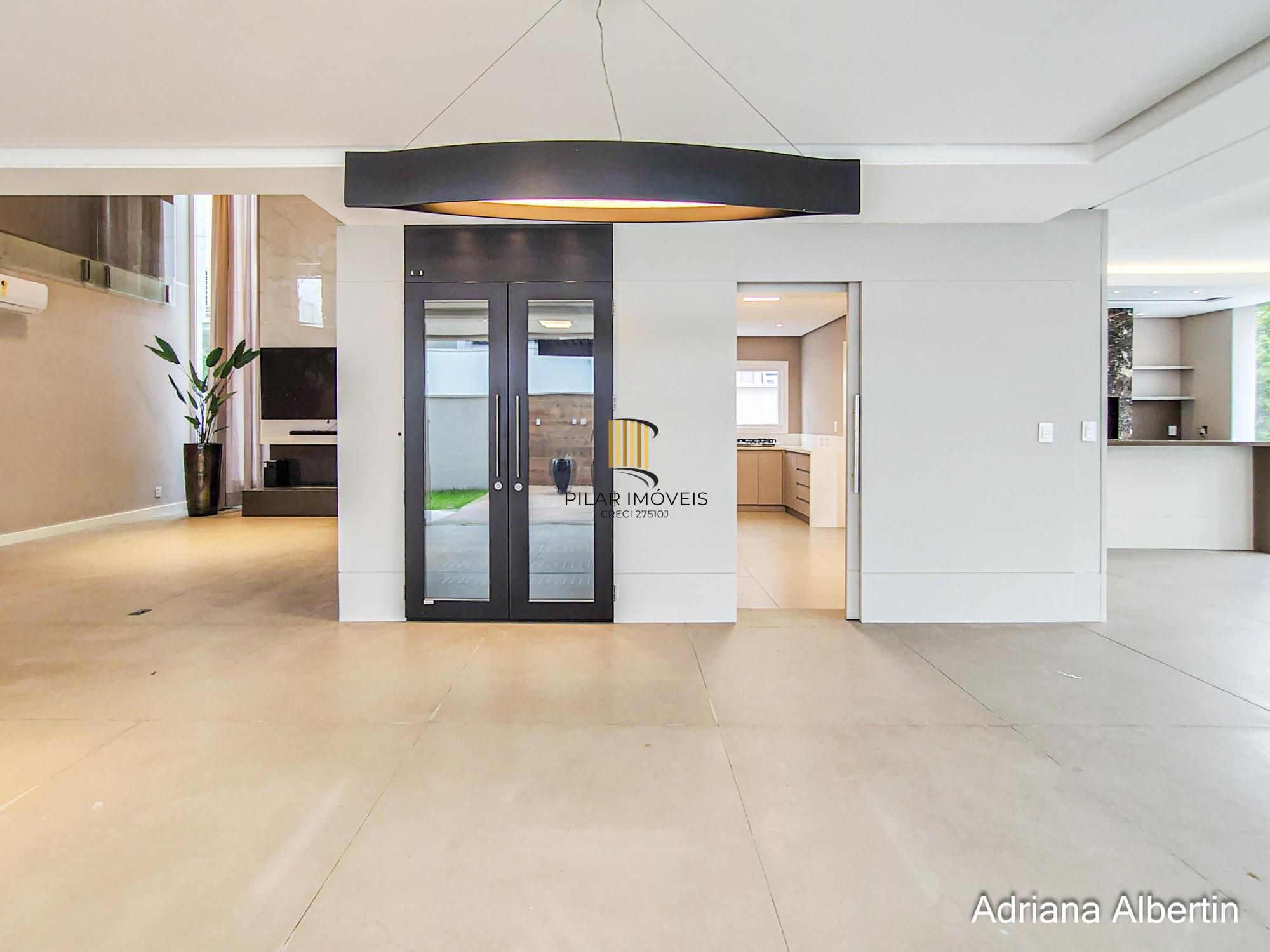 Casa com 400m² e 4 suítes