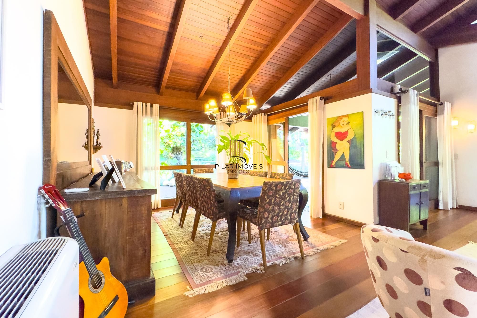 Casa no Parque Knorr com 3 dormitórios e piscina aquecida