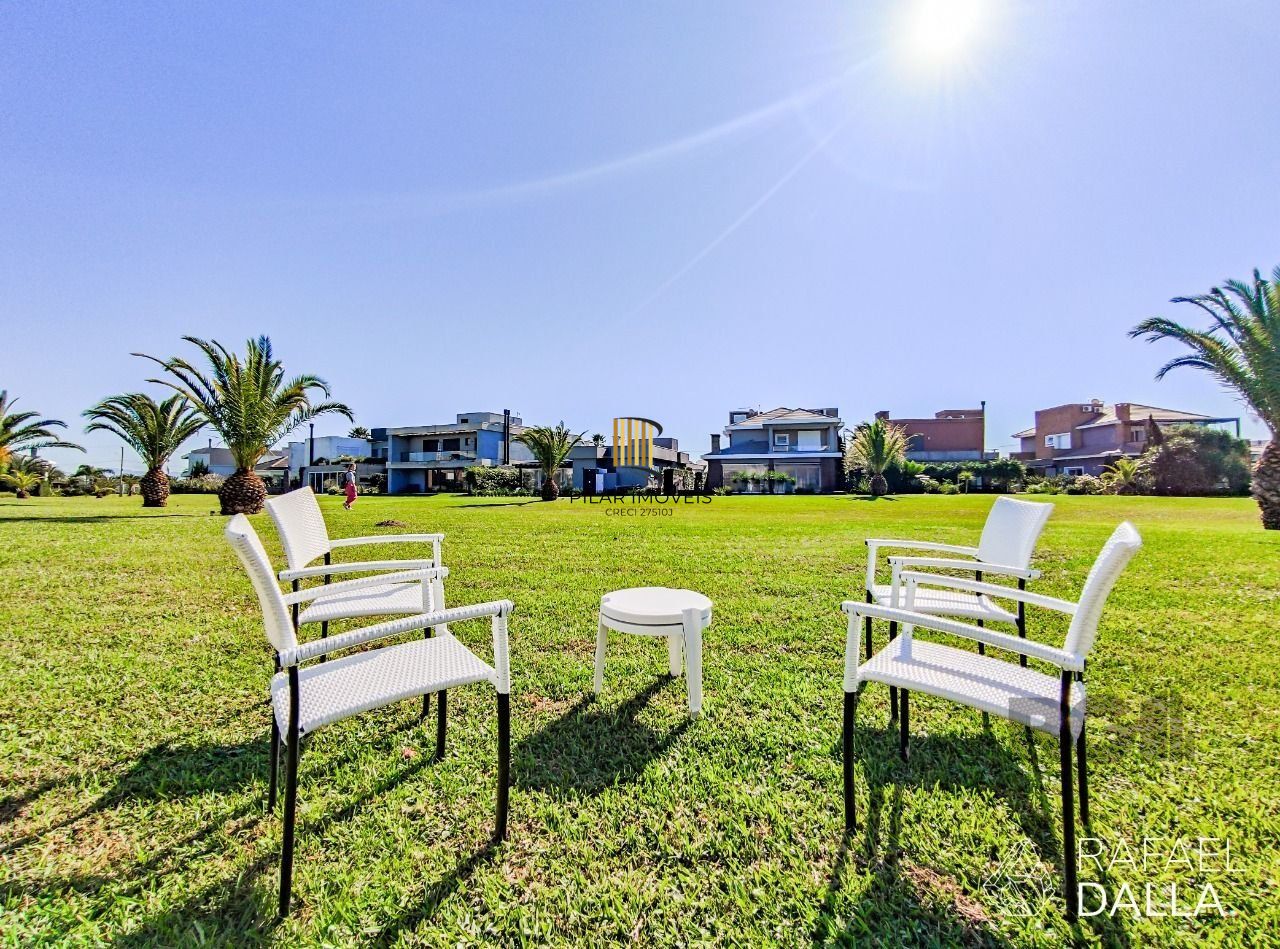 Casa de Condomínio 4 dormitórios no bairro Atlântida Sul