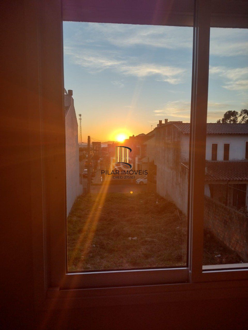 Casa 3 dormitórios, sendo 1 suites, 2 vagas - Guarujá, Porto Alegre RS