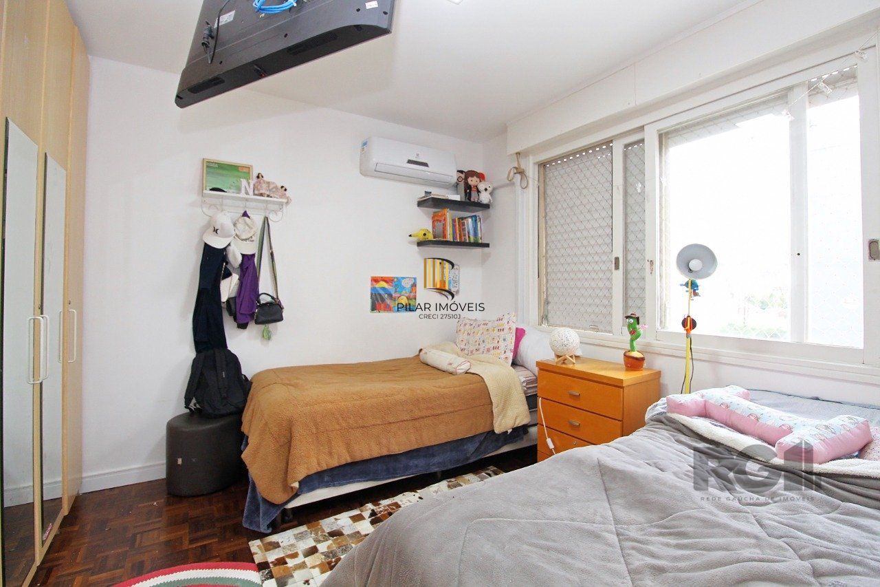 Apartamento a venda composto de dois dormitórios no bairro menino Deus com vaga
