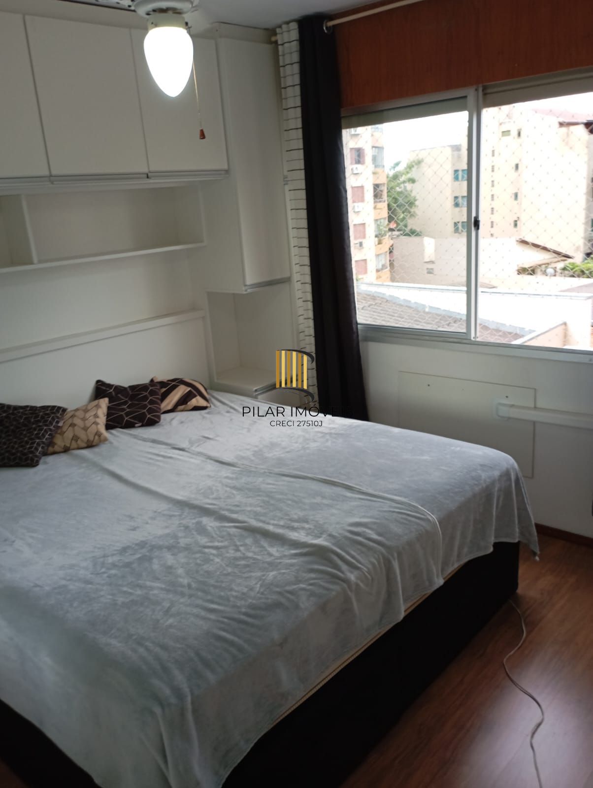 Apartamento com 02 quartos e 01 vaga coberta no Bairro Menino Deus, Porto Alegre