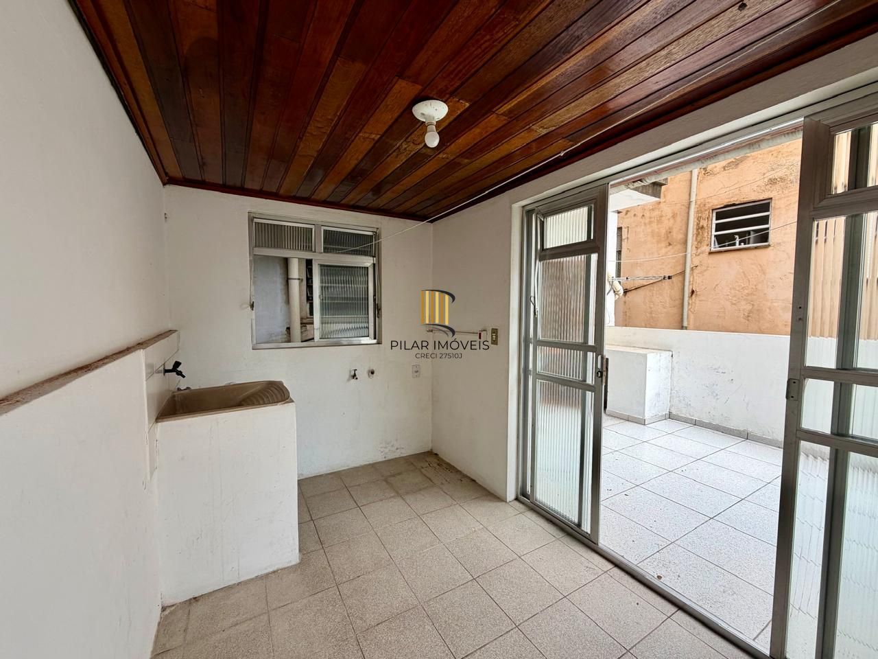 Apartamento 2 dormitórios sacada com 90m2 no centro histórico.