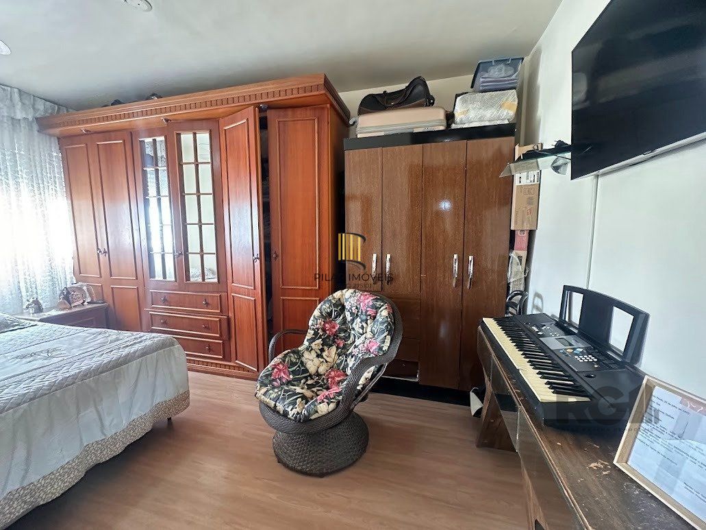 Apartamento a venda, dois dormitórios mobiliado no bairro Cristal.