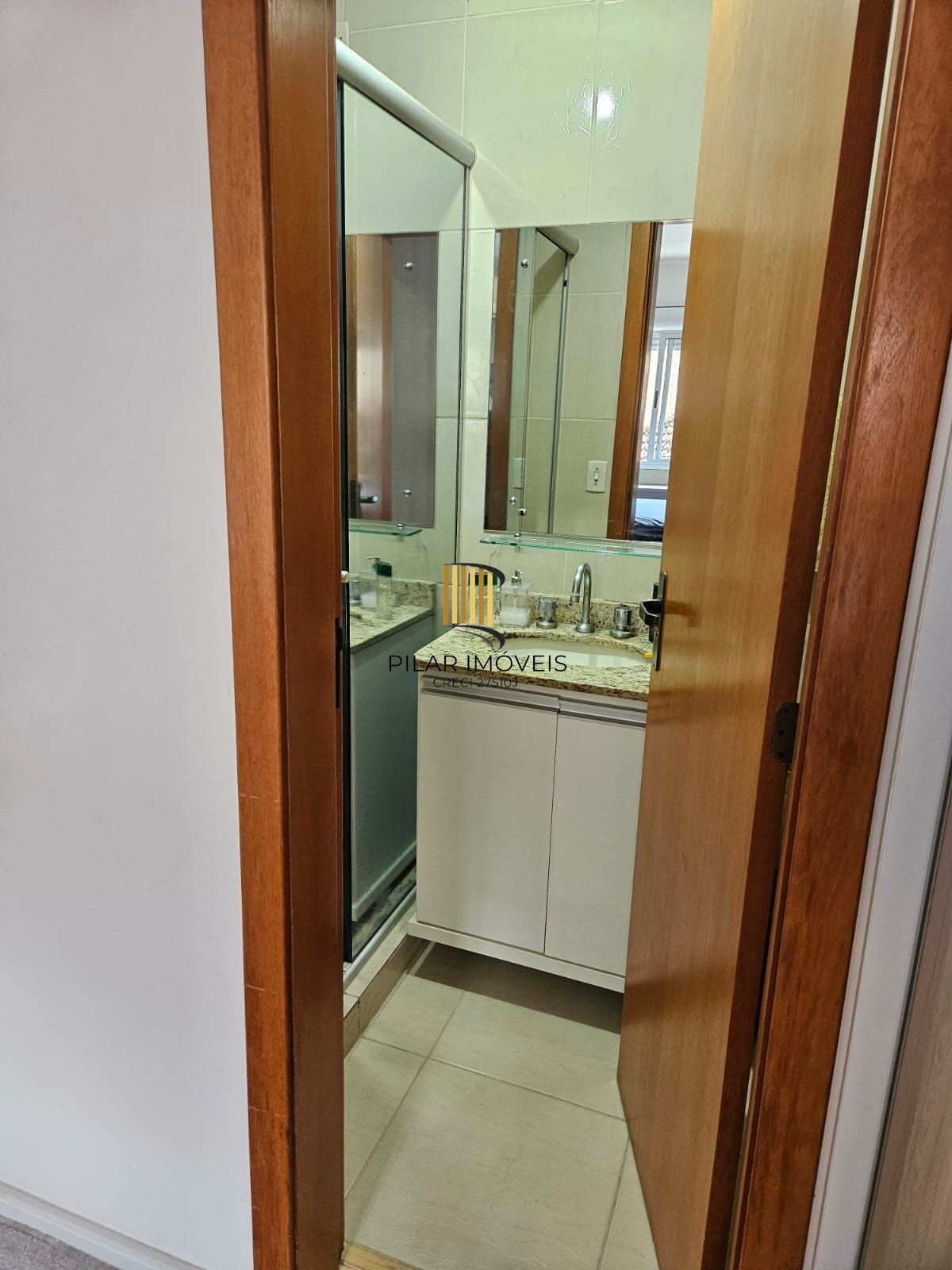 Apartamento com 02 quartos, 02 banheiros e  01 vaga no Bairro Vila Ipiranga