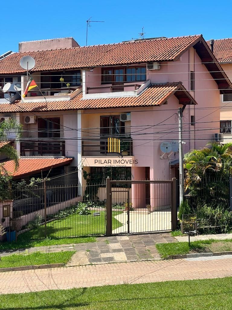 Casa com 3 dormitórios no bairro Morro Santana