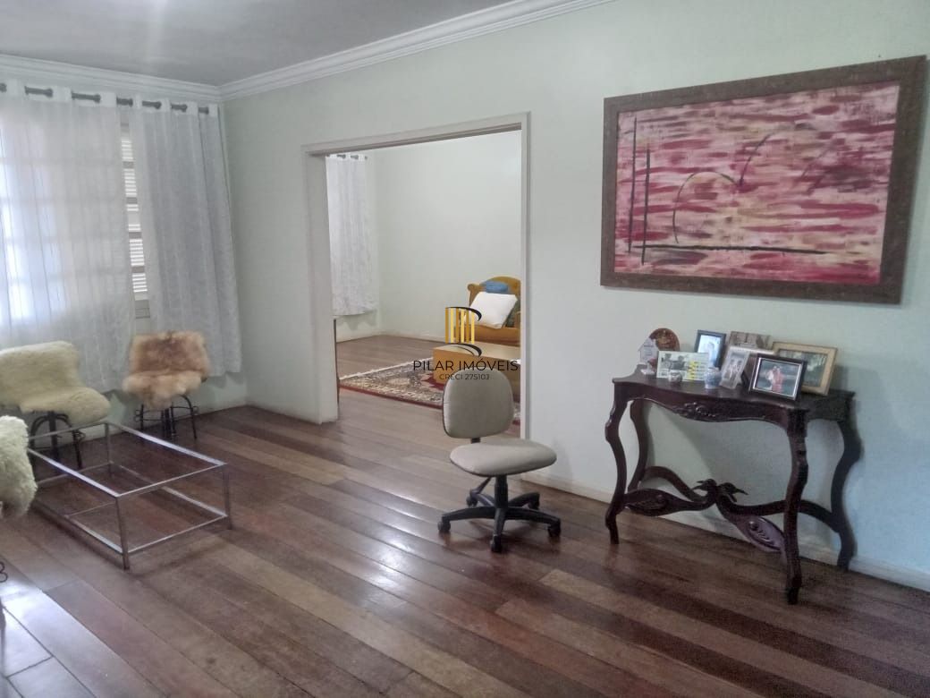 Casa sobrado  Comercial e Residencial de 4 dormitórios e 6 banheiros e 5 vagas de garagem