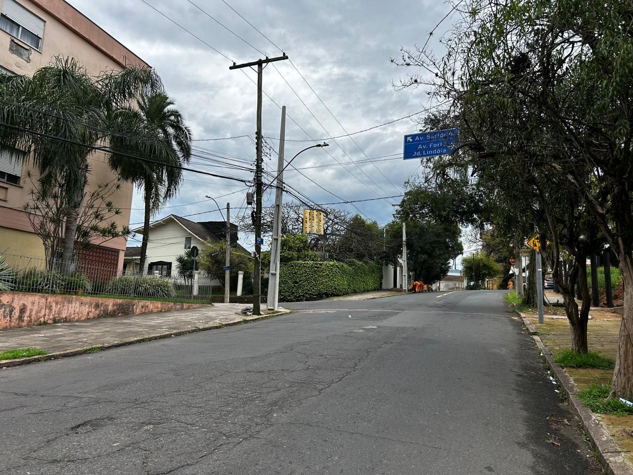PRÉDIO COMERCIAL A VENDA COM PÉ DIREITO DUPLO E ESTACIONAMENTO, BAIRRO CRISTO REDENTOR, PORTO ALEGRE, RS
