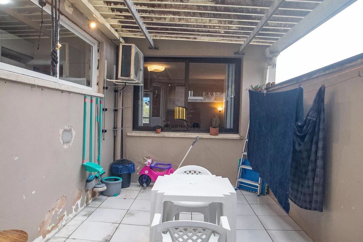 Casa 2 dormitórios no bairro Cristal