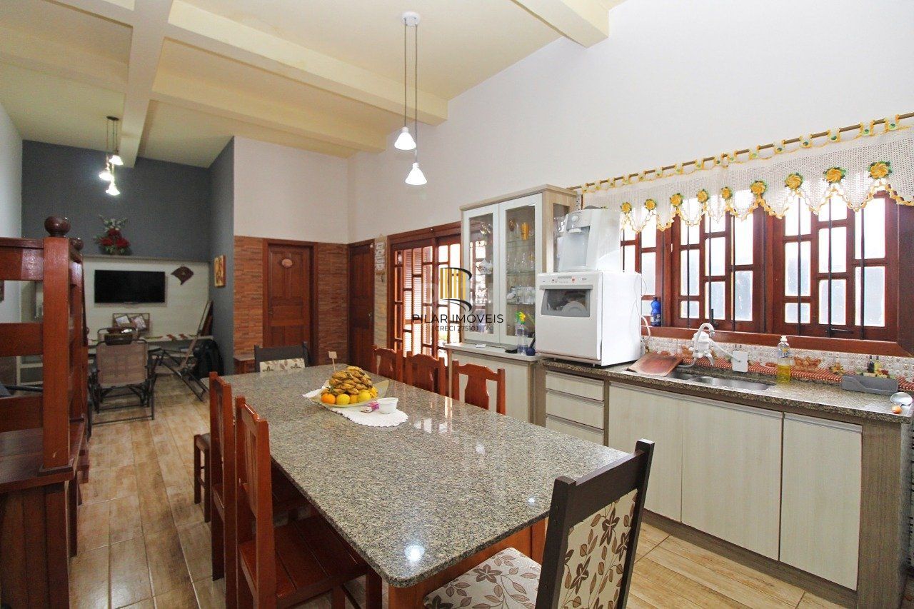 Casa para Venda - 339m², 3 dormitórios, 2 vagas - Vila Nova, Porto Alegre