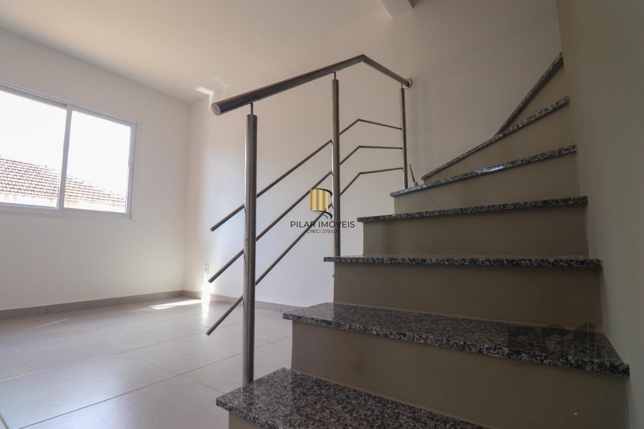 CASA ESTILO SOBRADO COM 2 QUARTOS E PÁTIO, À VENDA NO BAIRRO VILA NOVA, EM PORTO ALEGRE/RS