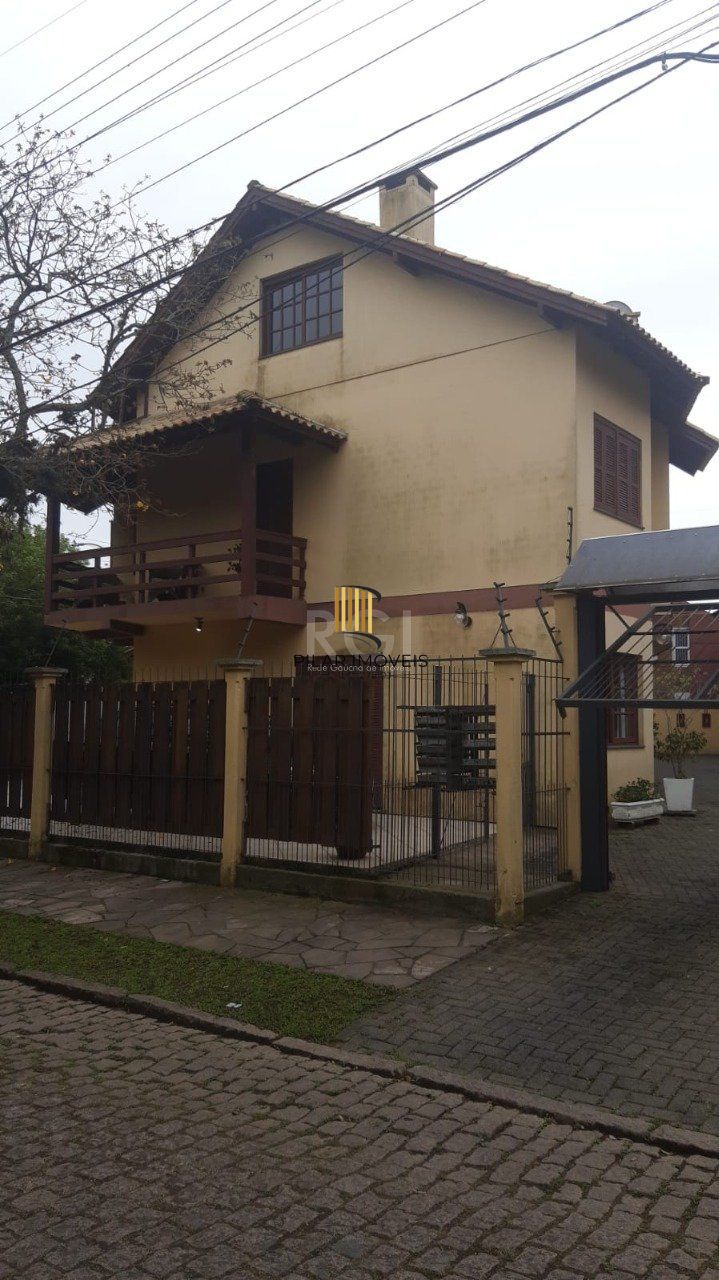 Casa em condomínio com 168,03m² com 3 dormitórios, 1 suíte, vagas de garagem, no bairro Serraria
