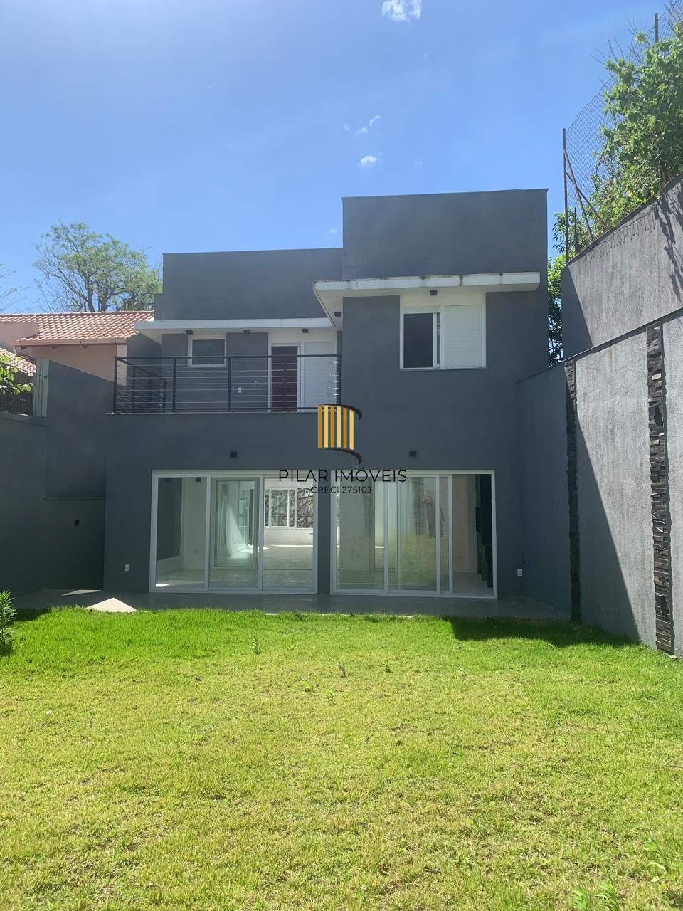 Casa com 3 dormitórios e suíte à Venda no Bairro Medianeira - Porto Alegre/RS