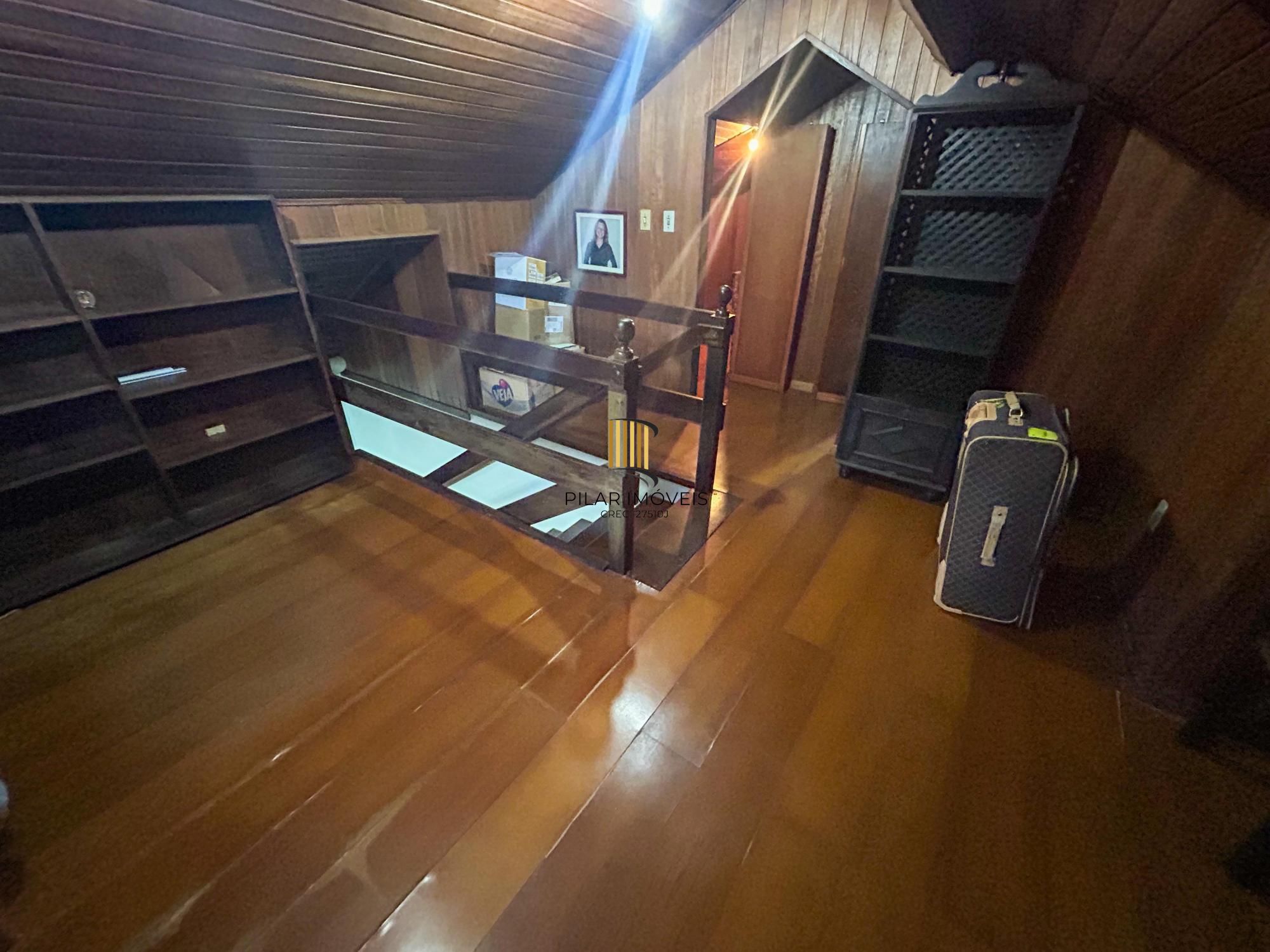 Casa Residencial com 3 Quartos, sendo 1 suíte e 3 Banheiros, no Bairro Santa Teresa em Porto Alegre, RS