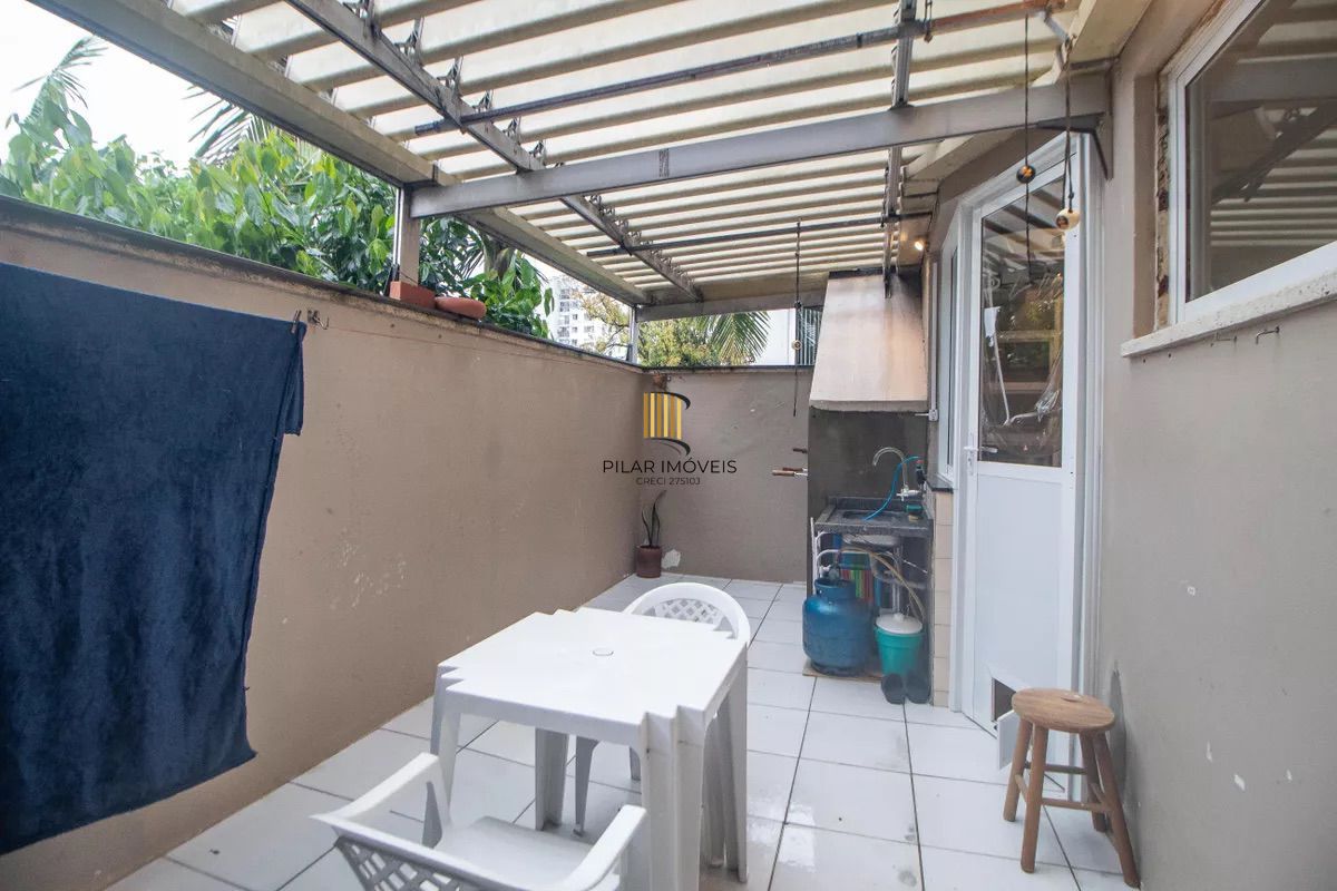 Casa 2 dormitórios no bairro Cristal