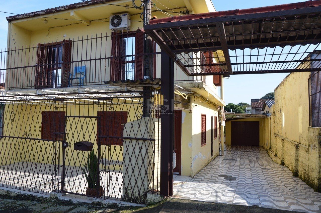 Casa Com 5 dormitórios no Bairro Partenon