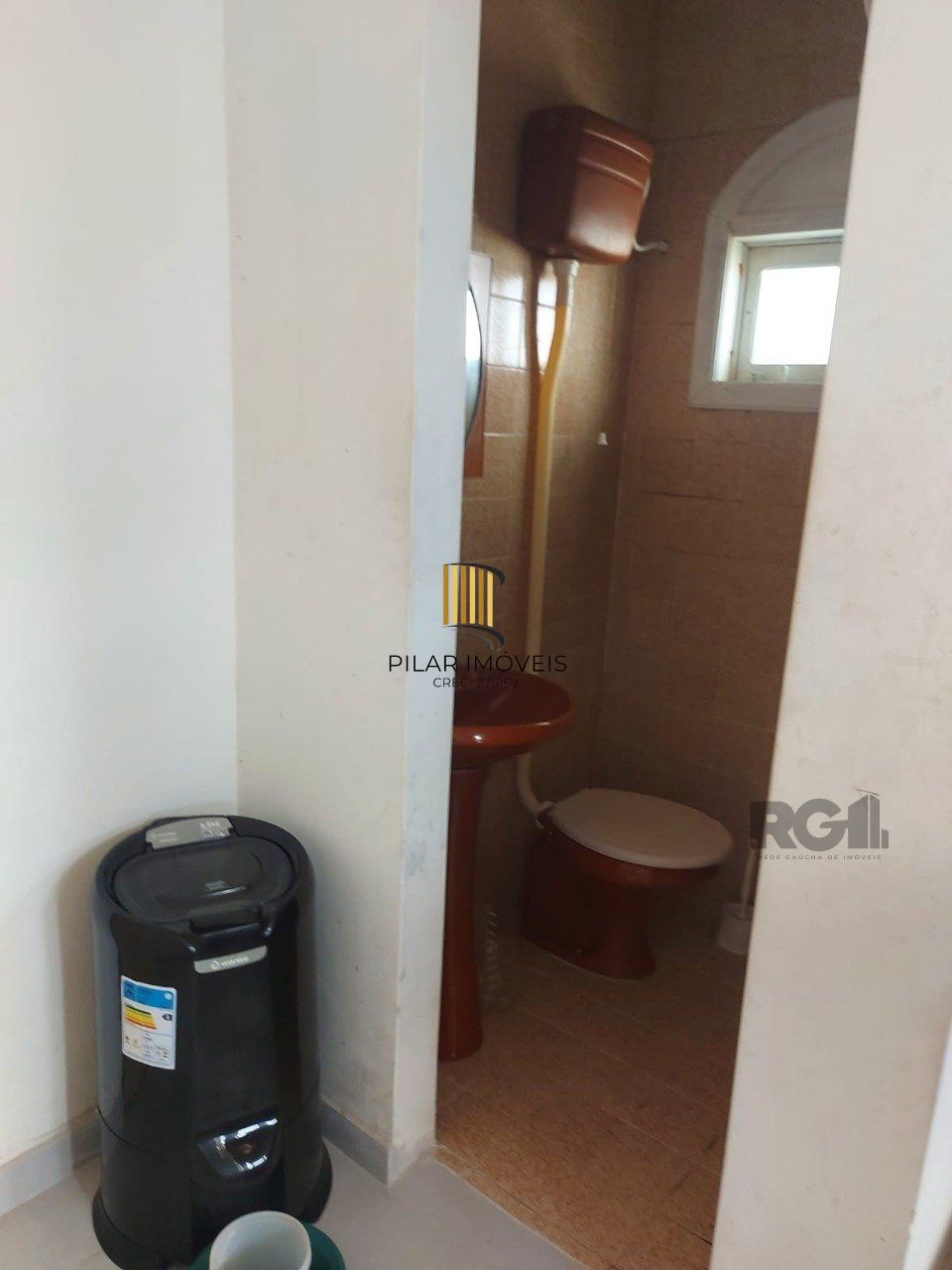 EXCELENTE CASA COM CINCO QUARTOS EM DOIS TERRENOS ESCRITURADOS À BEIRA MAR EM MARILUZ/IMBÉ