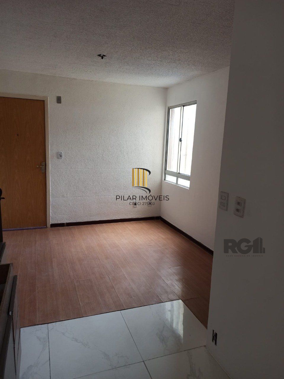 Oportunidade !!! Lindo Apartamento 02 Dormitórios reformado e com vaga.