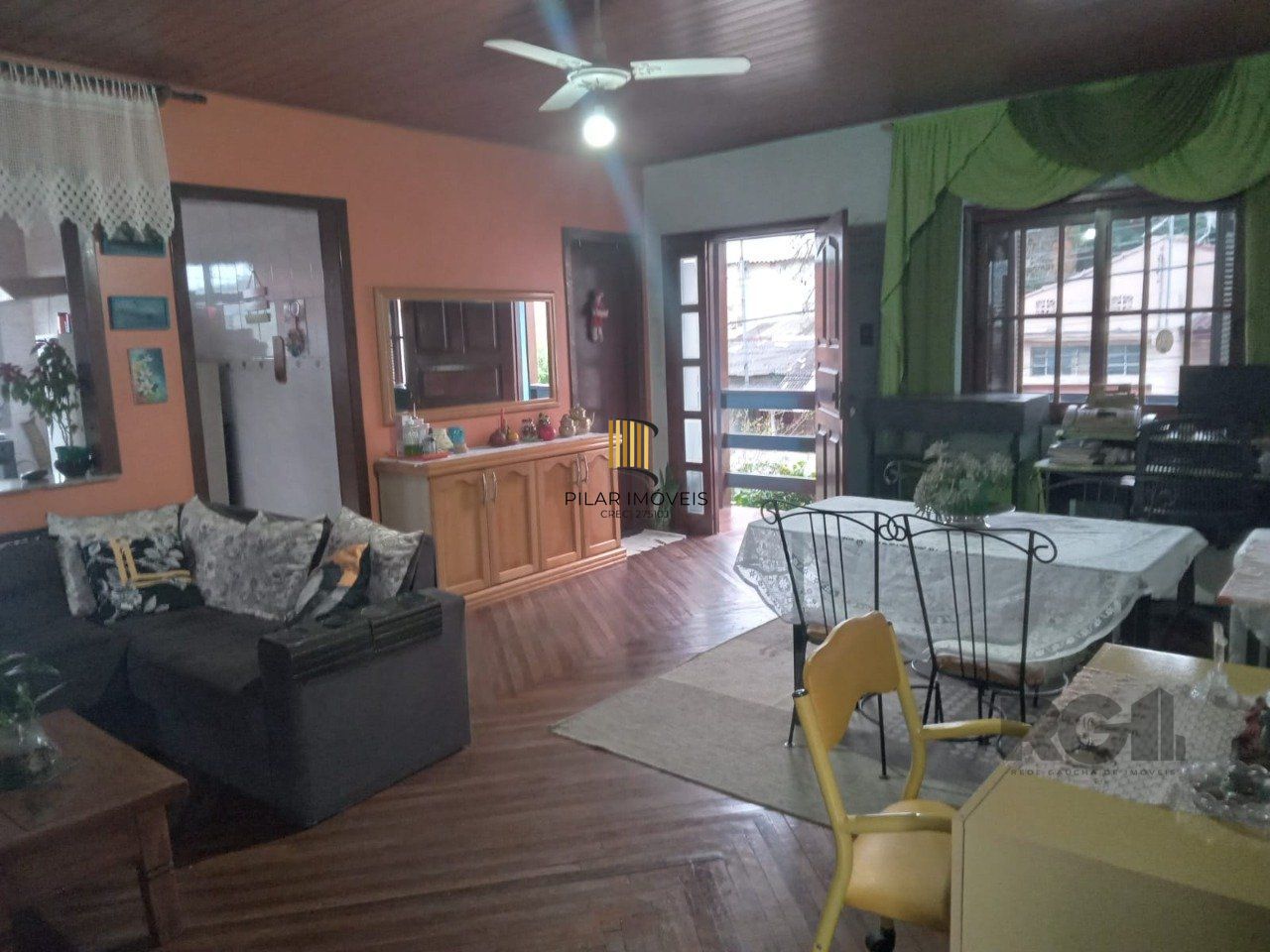 Casa com 3 quartos, vaga de garagem, churrasqueira, no bairro Partenon, Porto Alegre/RS