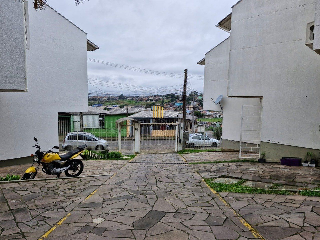 Sobrado a venda com 2 dormitórios e sótão, bairro Passo das Pedras Porto Alegre