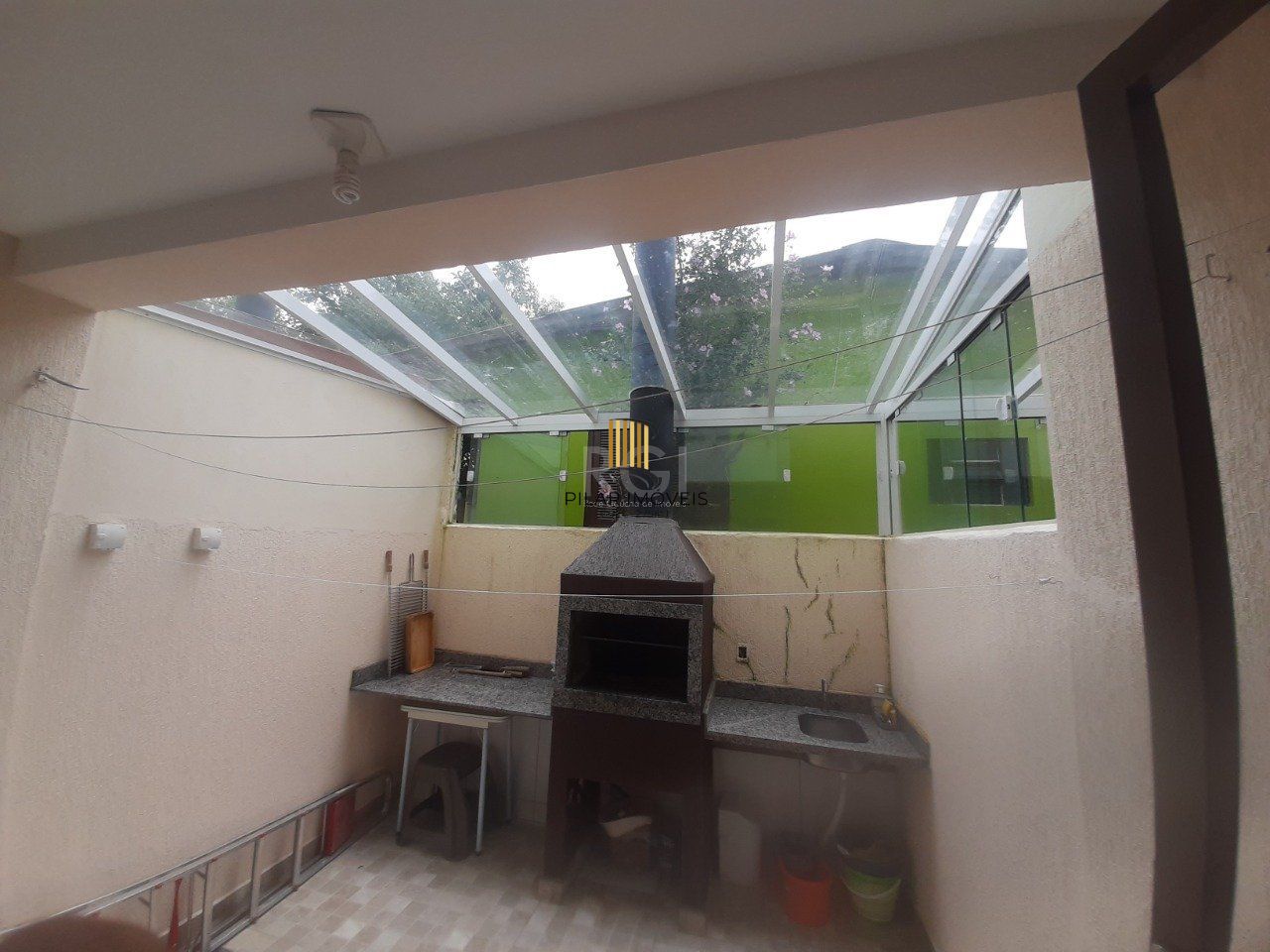 Casa com 2 quartos, 2 suítes, varanda, 1 vaga de garagem, no bairro Aberta dos Morros, Porto Alegre/RS