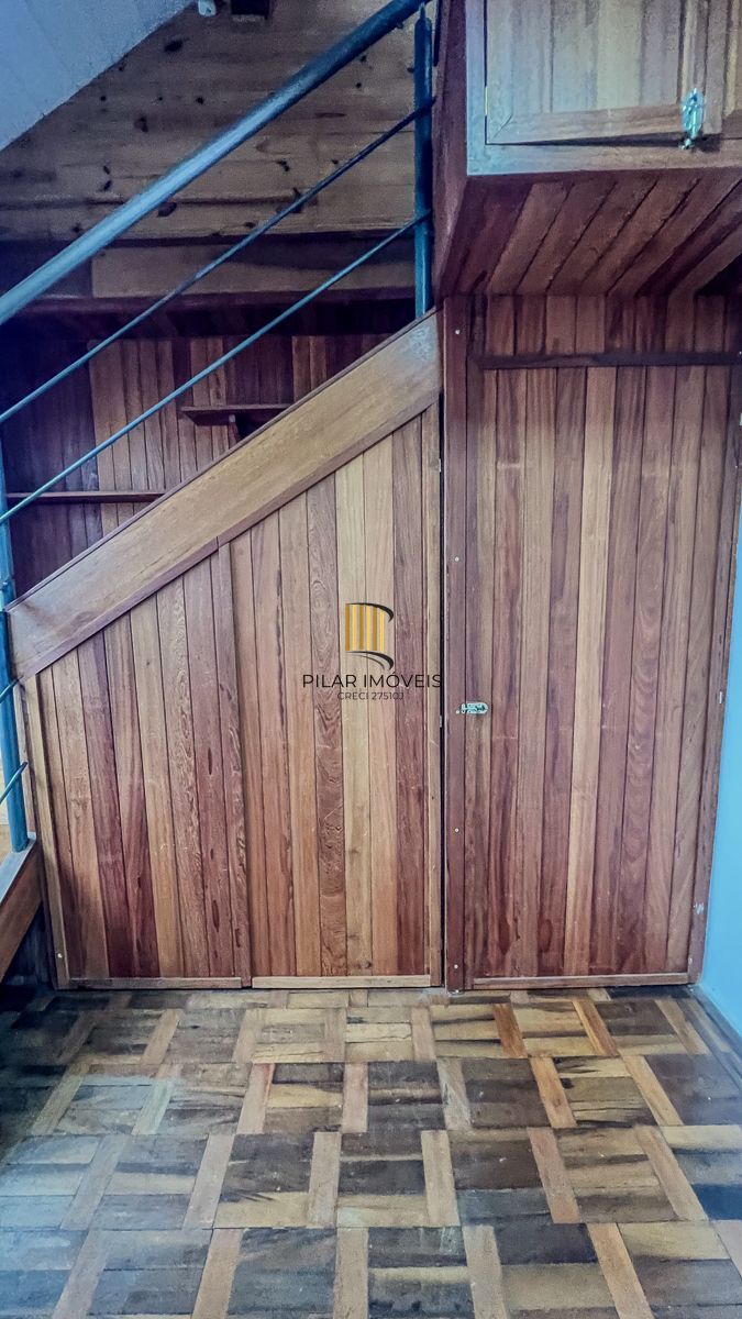 Apartamento com 02 quartos e 01 vaga, no Bairro Navegantes em Porto Alegre