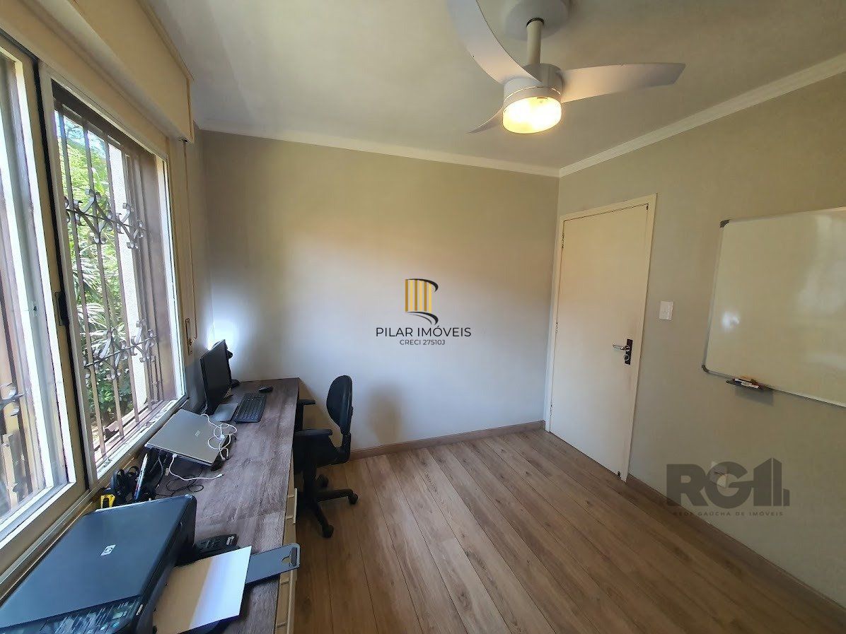 Apartamento com 3 quartos, vagas de garagem, semi mobiliado - 68m² no bairro Medianeira, Porto Alegre/RS