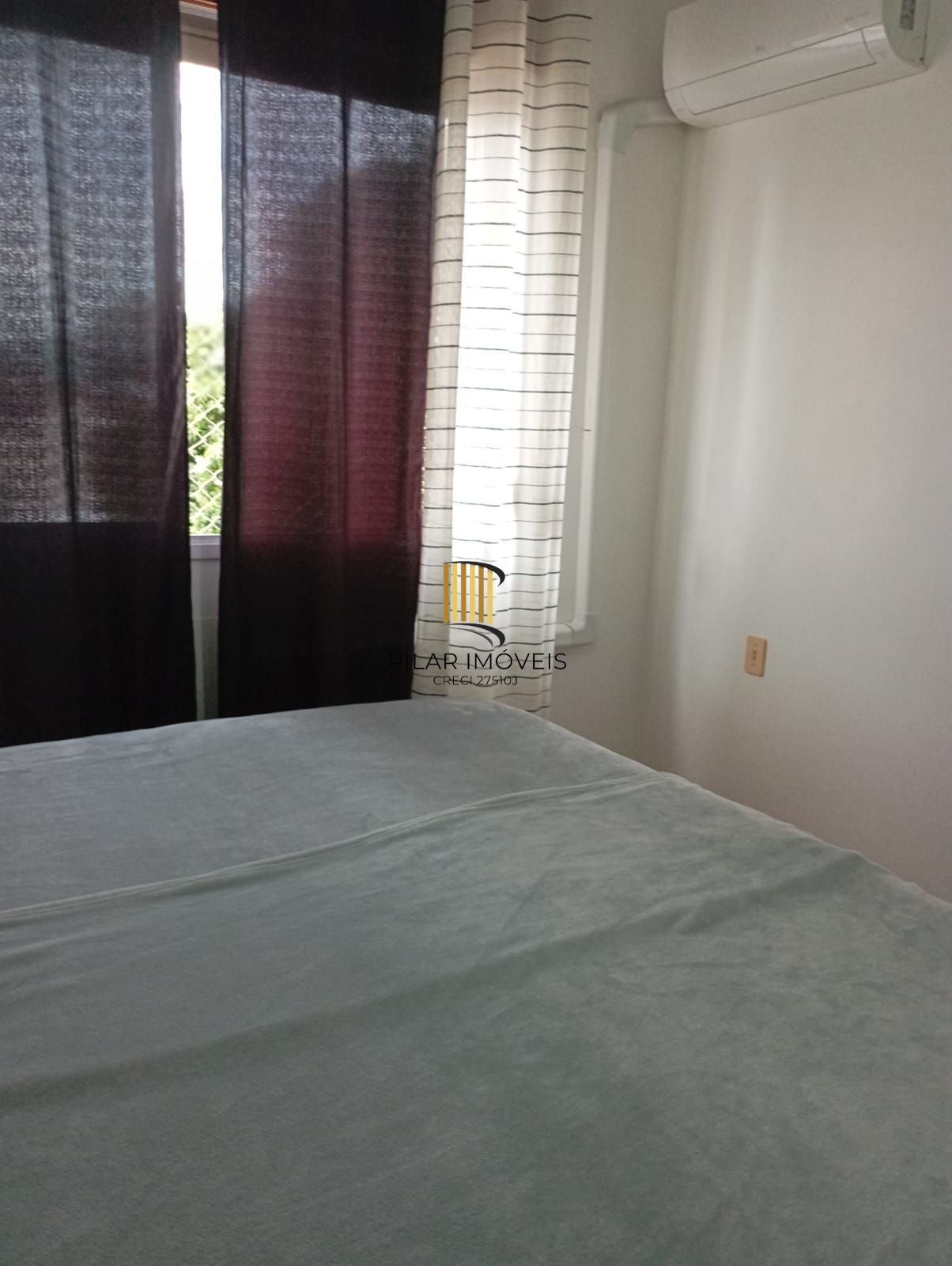 Apartamento com 02 quartos e 01 vaga coberta no Bairro Menino Deus, Porto Alegre