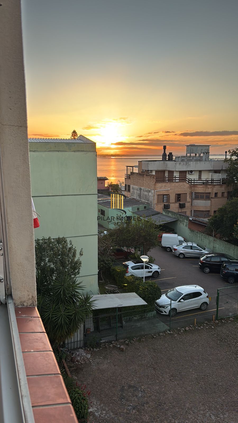 Apartamento de 2 dormitórios com estacionamento rotativo , ultimo andar sem elevador , com vista !