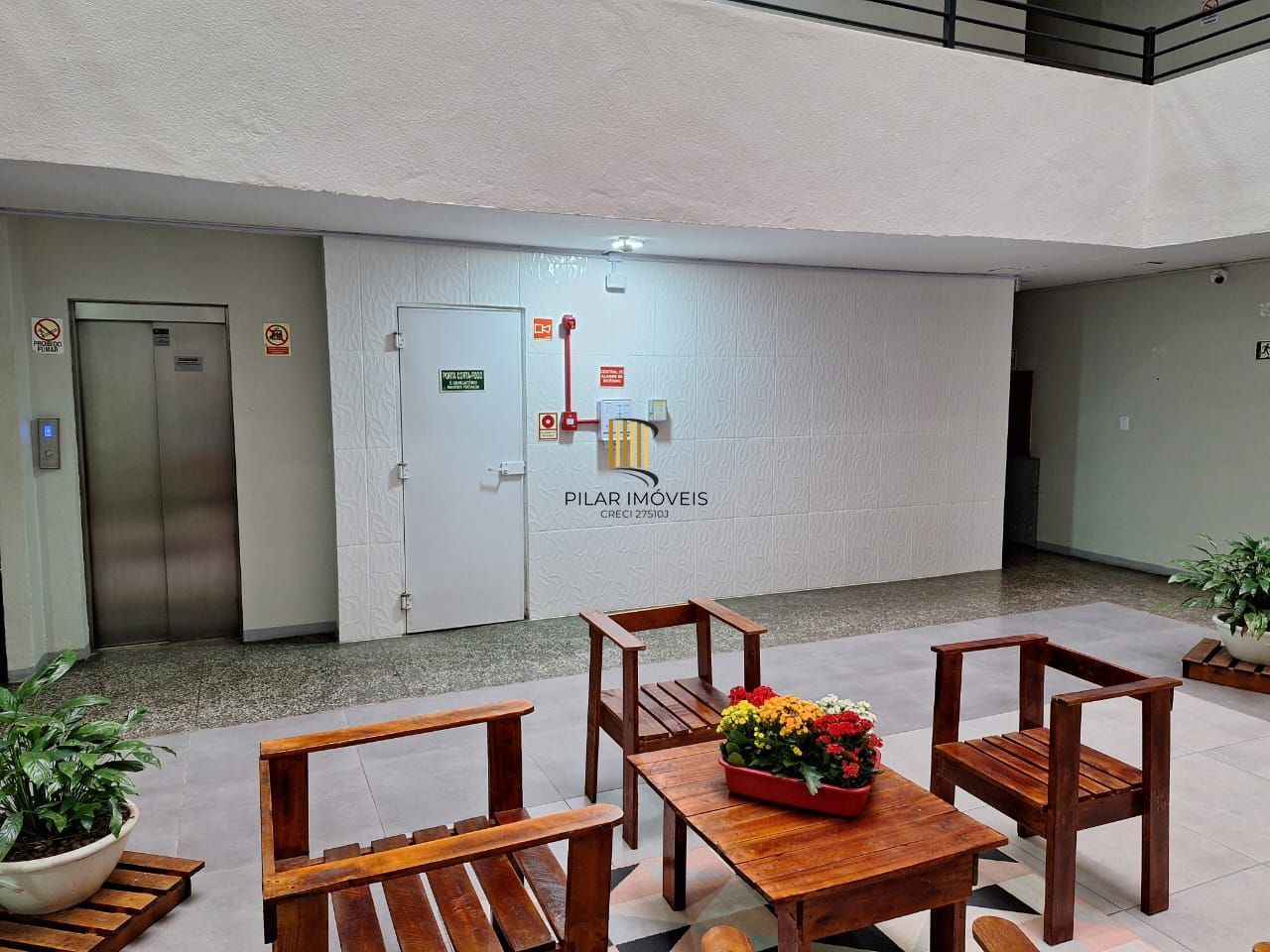 Apartamento mobiliado com 2 quartos no Bairro Humaitá