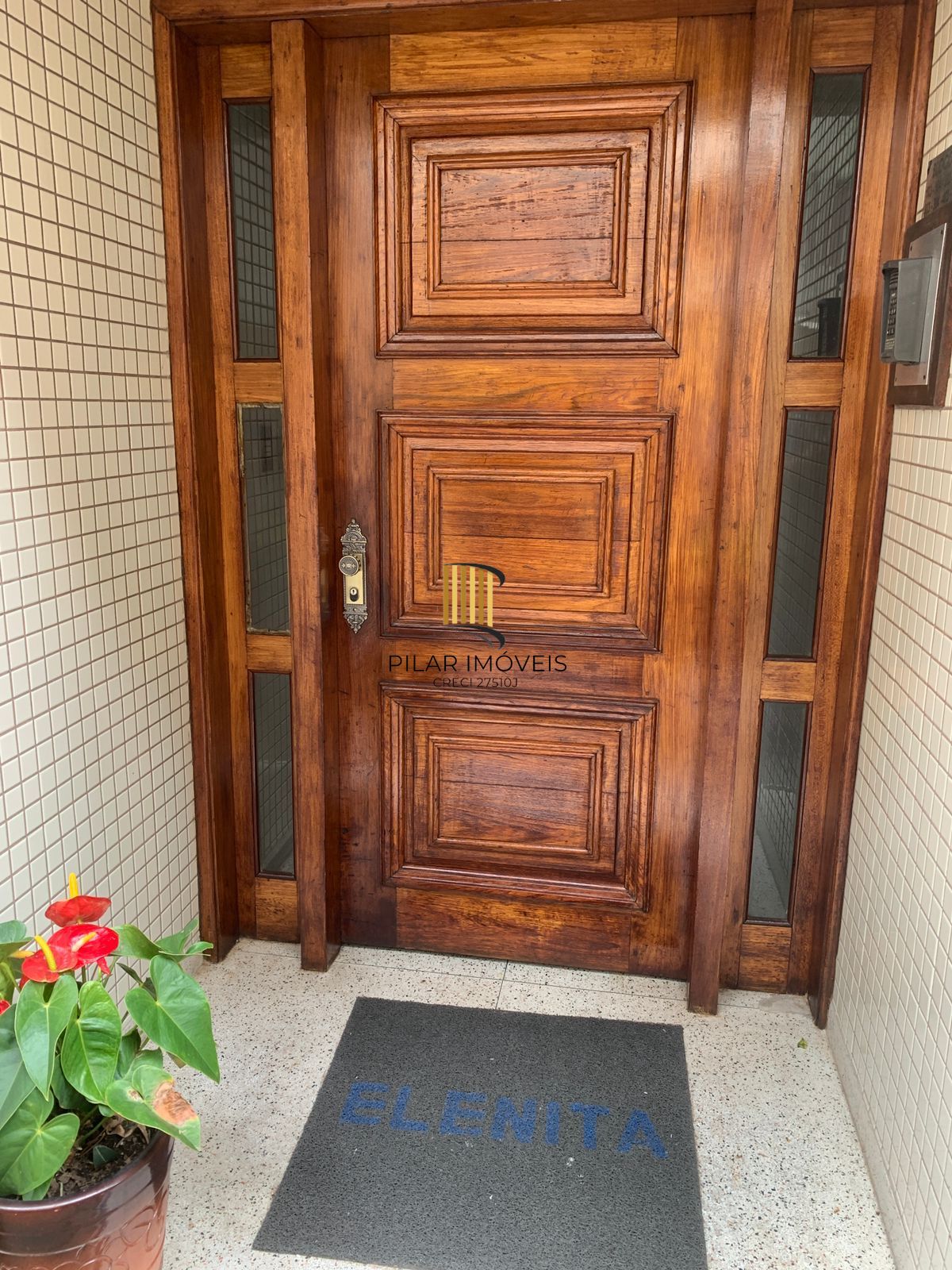 Apartamento 3 dormitórios com 2 banheiros e garagem no Menino Deus