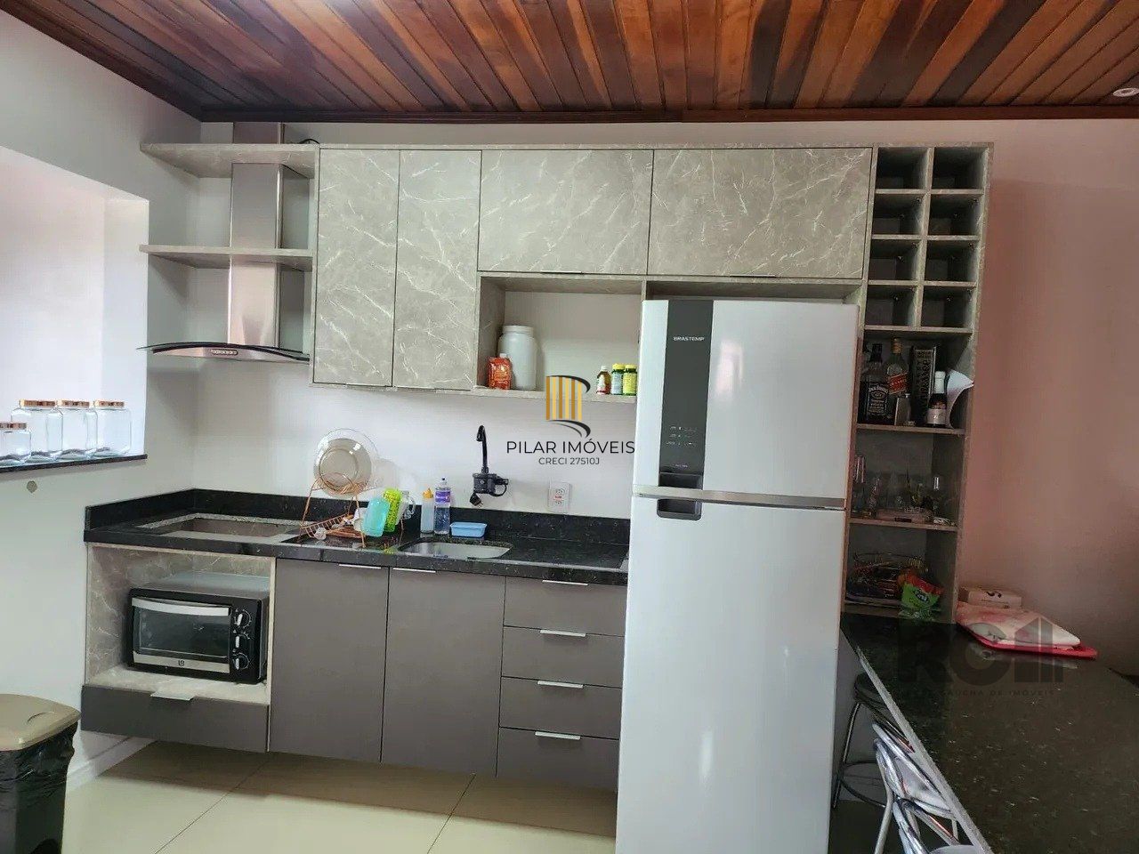  Casa com 4 quartos, 1 suíte, 7 vagas de garagem, churrasqueira -  97,32m² no bairro Jardim Carvalho, Porto Alegre/RS