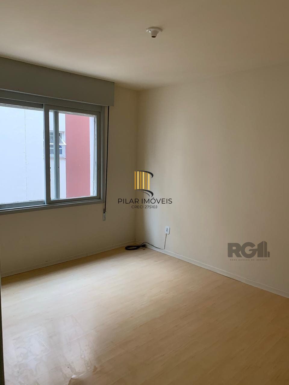 APARTAMENTO DE 2 DORMITORIOS REFORMADO BAIRRO SANTO ANTONIO - POA/RS