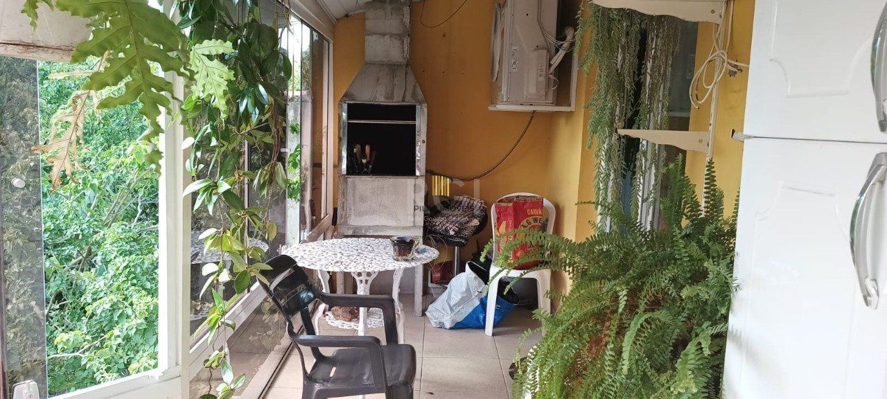 Casa para Venda - 250m², 3 dormitórios, sendo 1 suites, 2 vagas - Vila Nova, Porto Alegre