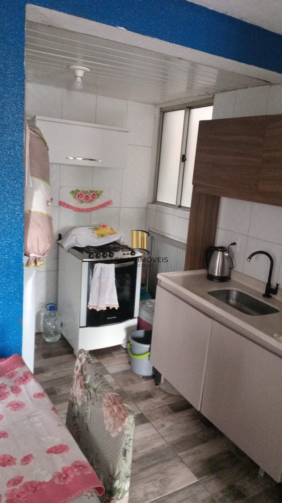 Apartamento com 02 quarto e 01 vaga rotativa, no Bairro Partenon