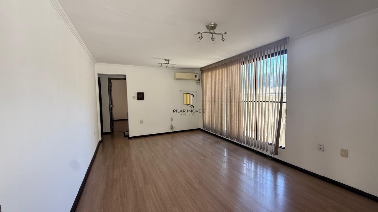 CASA 3 DORMITÓRIOS 4 BANHEIROS 4 VAGAS 1 SUÍTE, PÁTIO NO BAIRRO MEDIANEIRA PORTO ALEGRE/RS