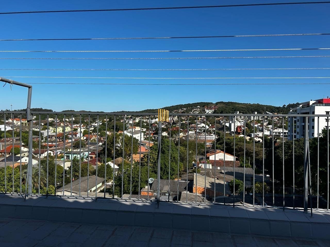 APARTAMENTO JK COM 1 QUARTO E GARAGEM COBERTA NO BAIRRO CAMAQUA PRÓXIMO À OTTO NIEMEYER