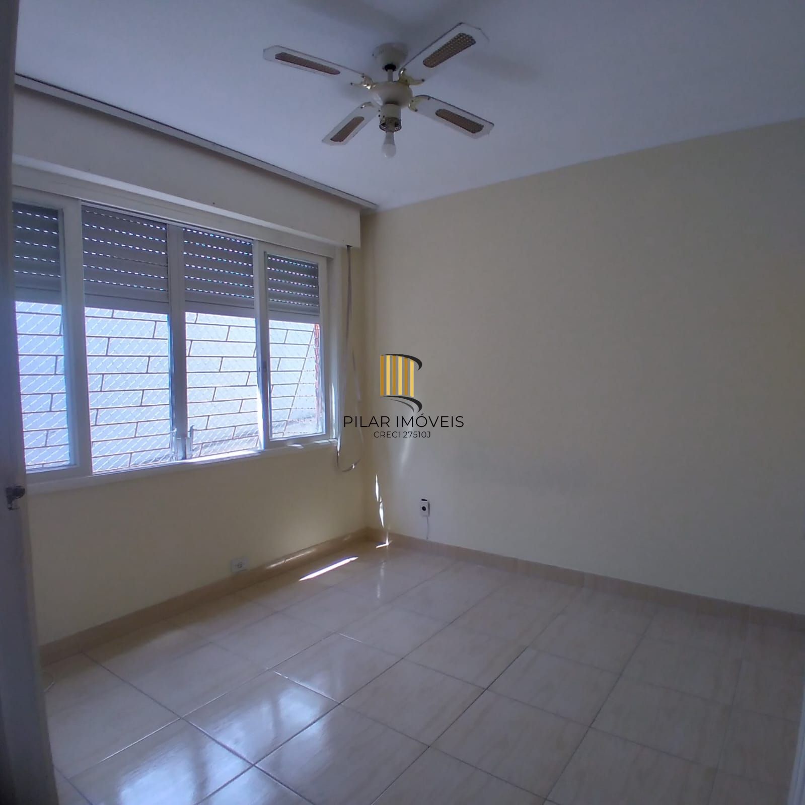 Oportunidade Única! Lindo Apartamento de 3 Quartos no Coração de Porto Alegre!** 🏡                                                 Imóvel com 3 dormitórios transformado em 2 de fácil reversão.