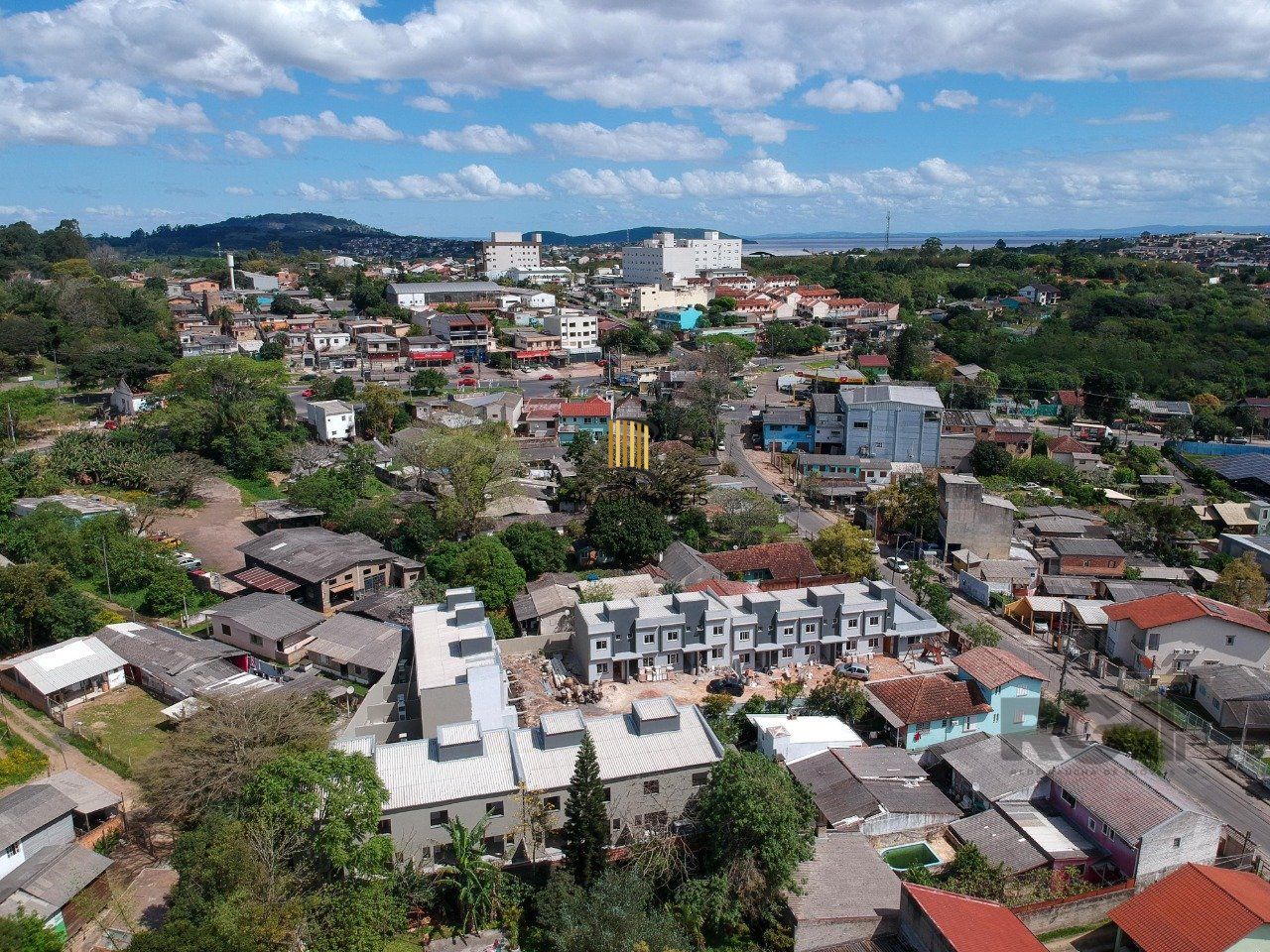CASA ESTILO SOBRADO COM 2 QUARTOS E PÁTIO, À VENDA NO BAIRRO VILA NOVA, EM PORTO ALEGRE/RS