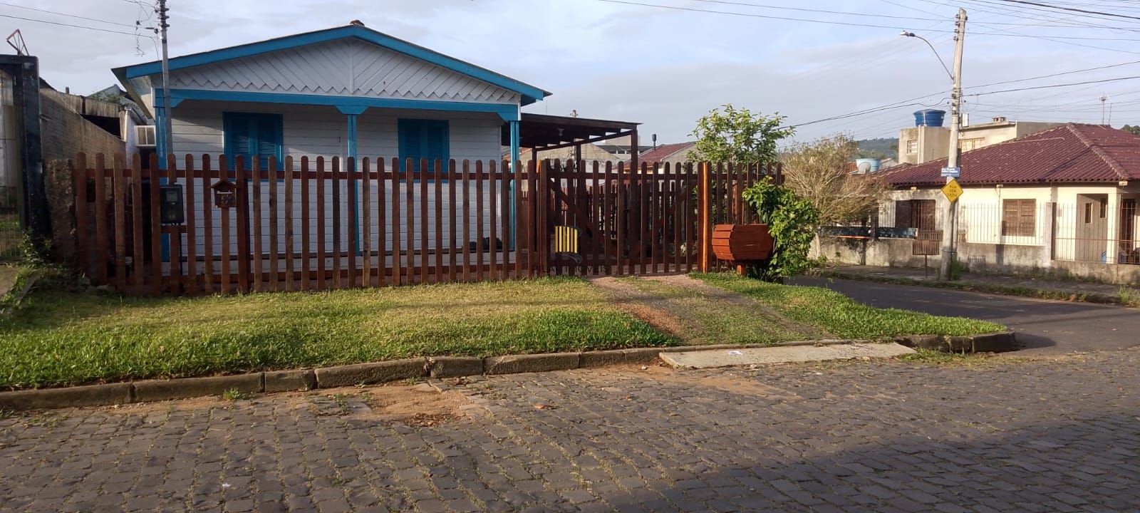 Terreno de esquina com 2 casas a venda, bairro Vila Nova, Porto Alegre, RS