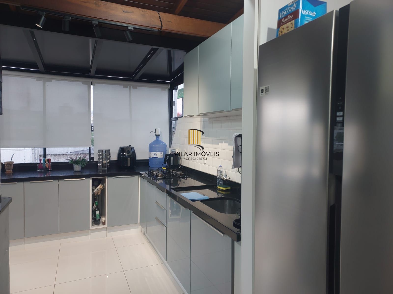 Cobertura com 02 quartos e 01 vaga coberta no Bairro Santana Porto Alegre